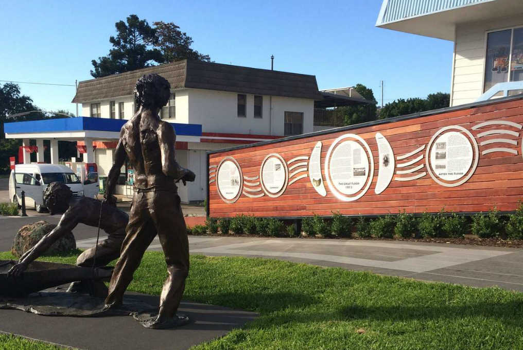 The bronze statue of Yarri and Jacky in the main street of Gundagai. Photograph Stephen Gapps