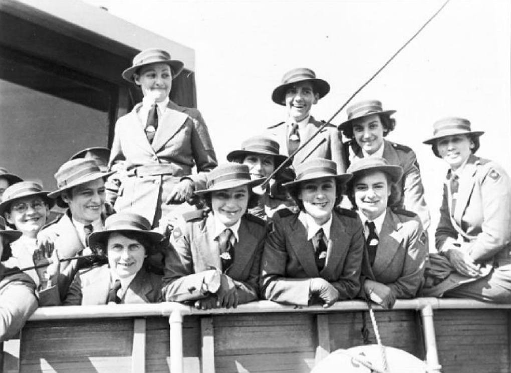 Australian nurses preparing to depart Sydney, May 1940. Photographer: Samuel J Hood Studio, ANMM Collection 00020458