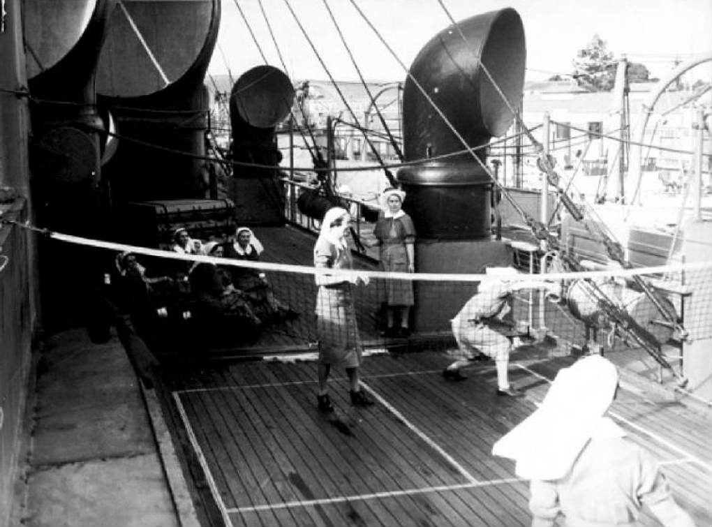 Nurses on the Aquitania and RMS Queen Mary, from South Australia and Bongilla, 3 February 1941. Photographer: Samuel J Hood Studio, ANMM Collection 00022605