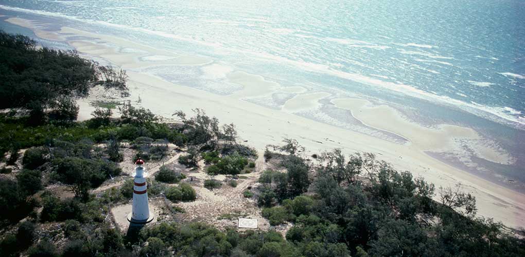 Cape Bowling Green Lighthouse in its original location, 1987